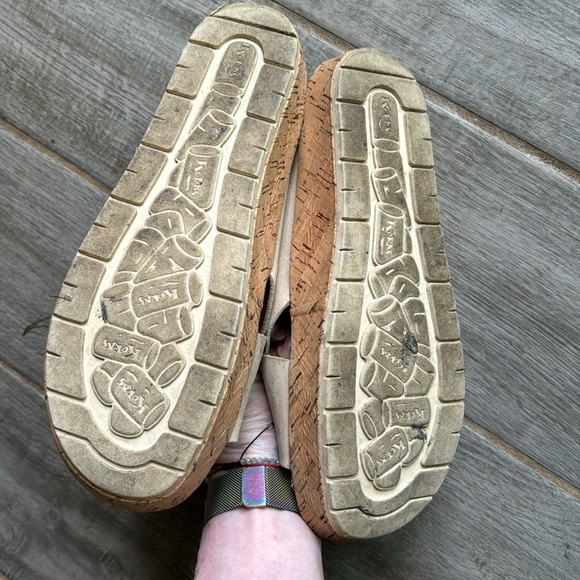 Korks by Kork Ease tan cross sandals - Picture 3 of 4